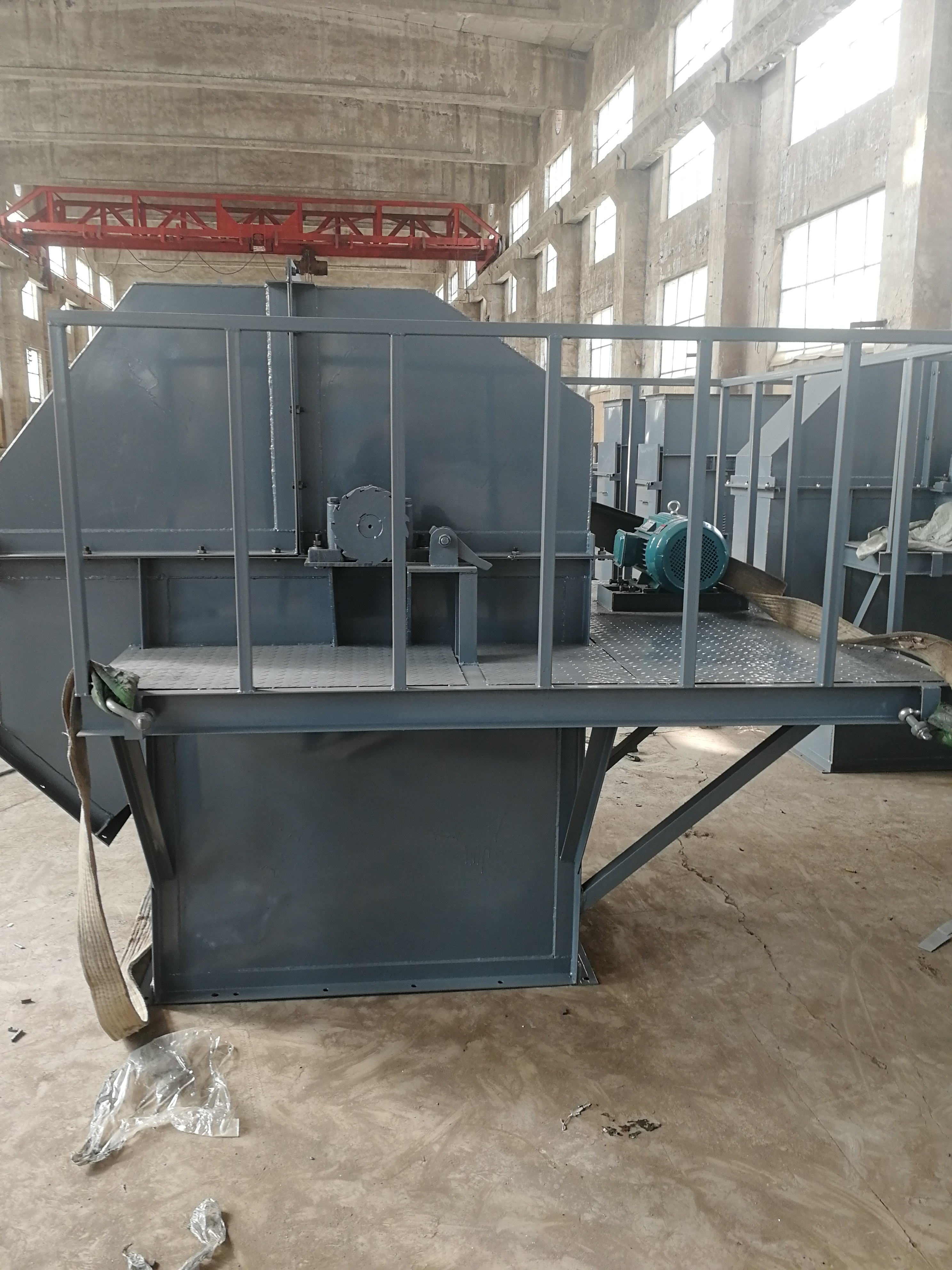 z型斗式提升機(jī)如何選擇軸承潤(rùn)滑劑?(Z型斗式提升機(jī) 輸送遠(yuǎn)距離)