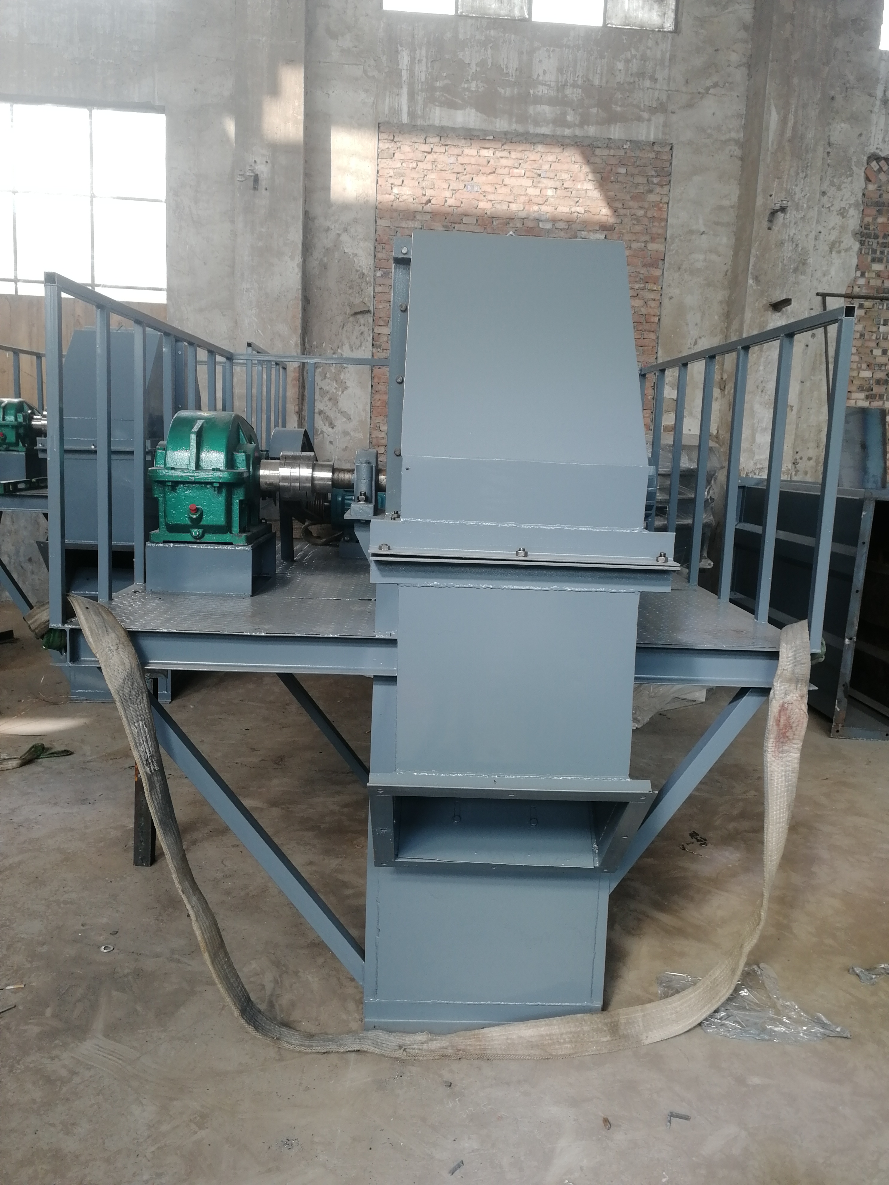 如何解決斗式提升機(jī)導(dǎo)線堵塞的問題(如何解決斗式提升機(jī)內(nèi)部風(fēng)壓)