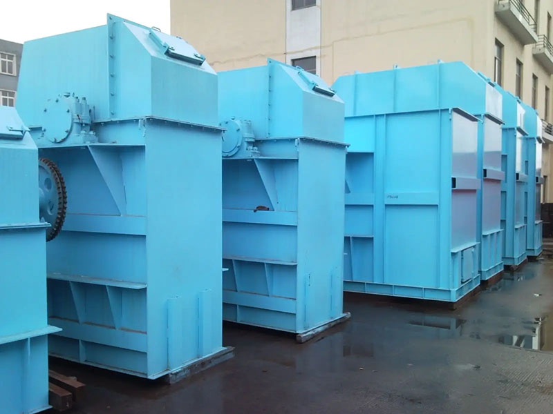 飼料提升機一般選用TD皮帶式斗式提升機(飼料機設(shè)備需要哪些)